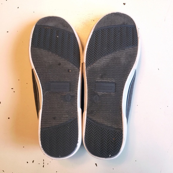 SOLD Boys size 4Y Boat shoes! - Picture 3 of 4